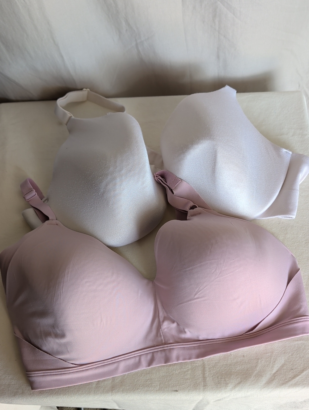Cacique White and Warners Light Pink Molded Wireless Bras Pack Sz 42 C